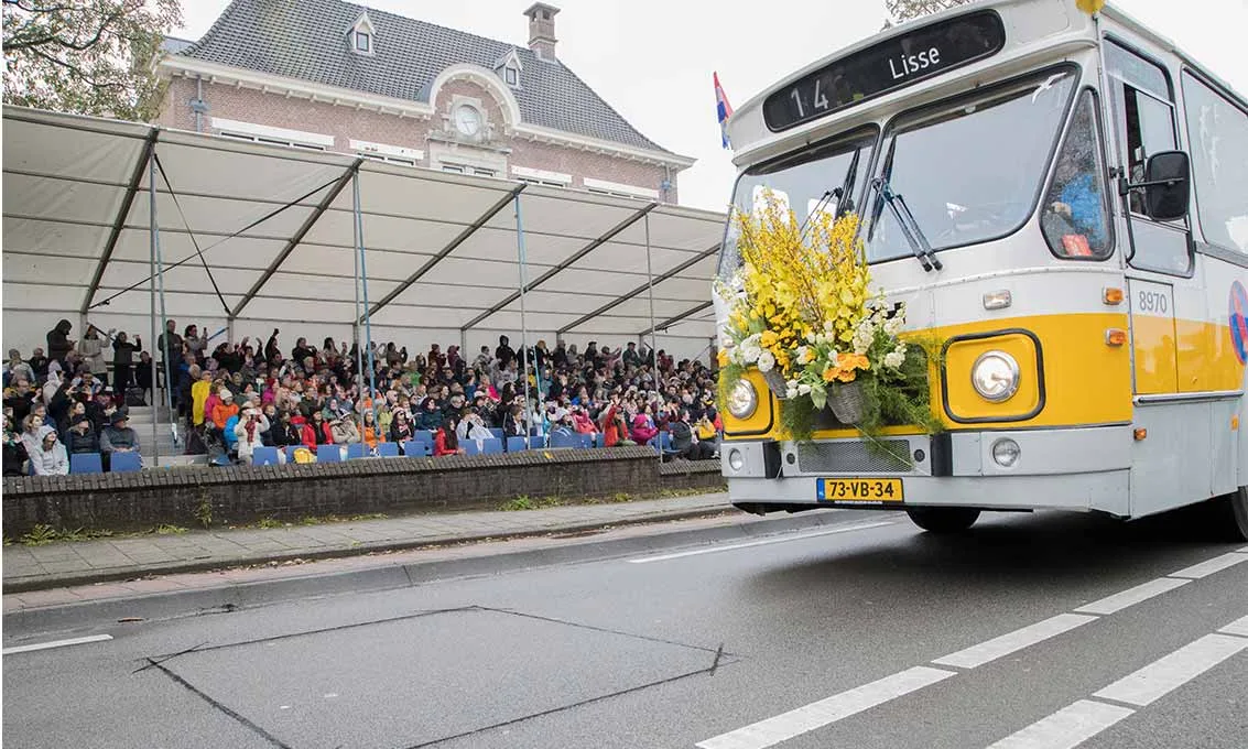 Tribune Lisse Binnen bus 14