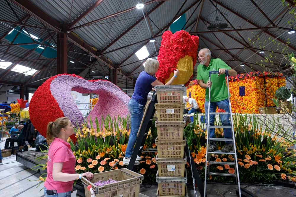 Achter de Schermen van het Bloemencorso - Afbeelding 2